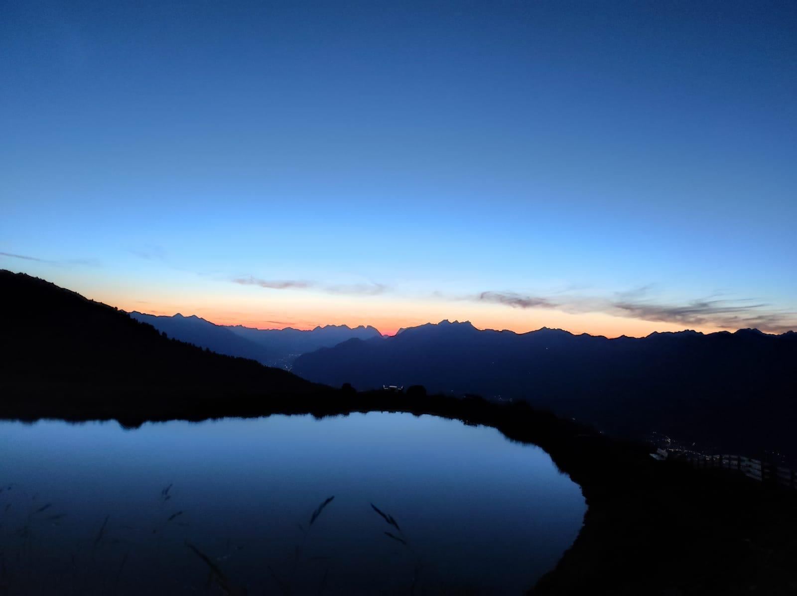 Abendstimmung über einem Tiroler Bergsee